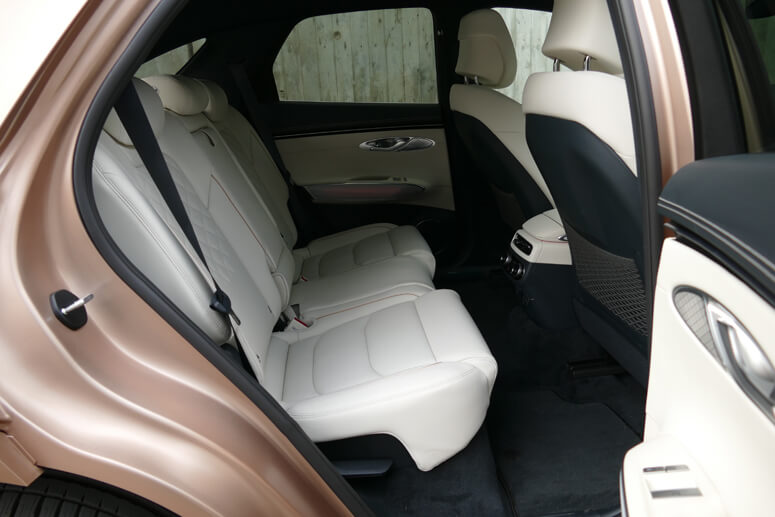 ג'נסיס GV70 חשמלי